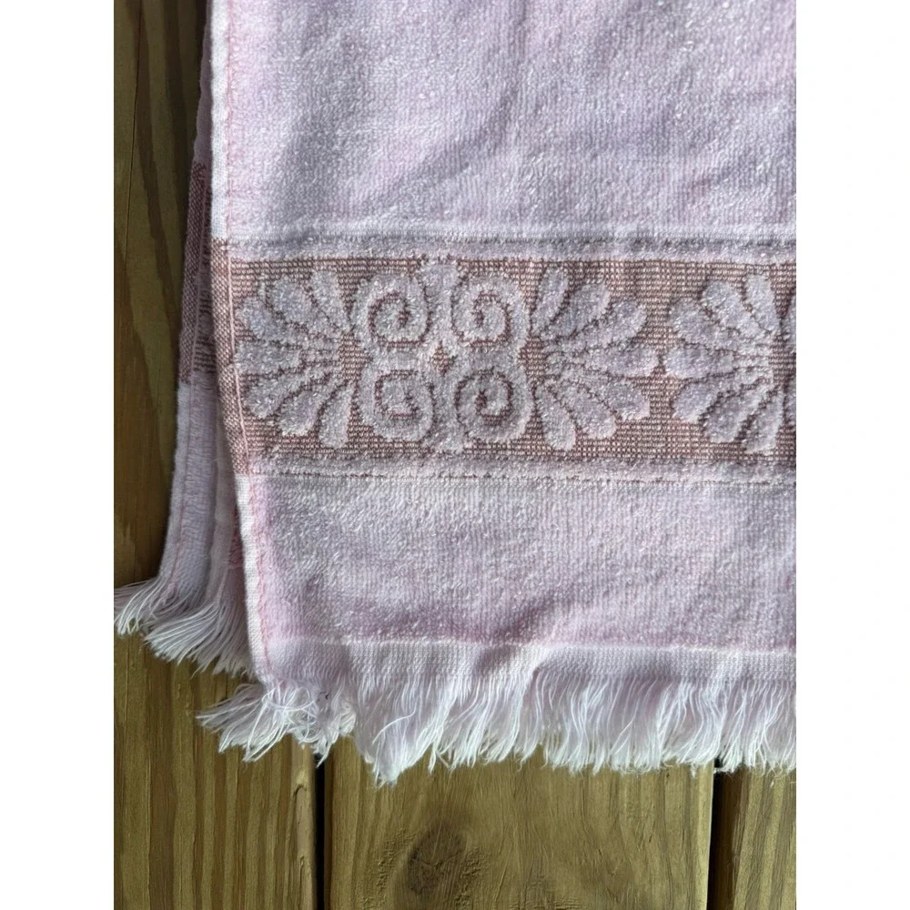 2 Vintage MCM Cannon Monticello Pink Sculpted Hand Towels